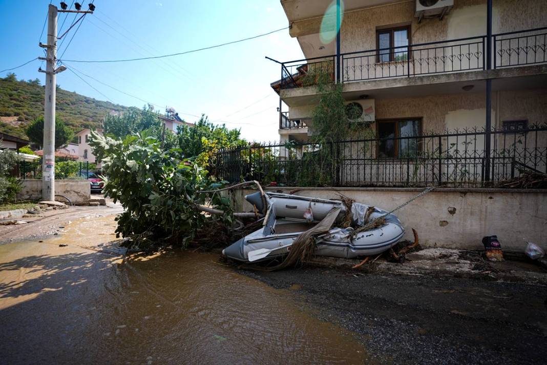 O kentte yollar çöktü: Gece yarısı felaketi yaşadılar! Gün aydınlanınca korkunç manzara ortaya çıktı 39